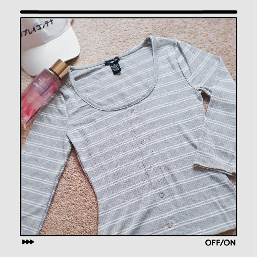 Rue 21 Ribbed Long Sleeve Button Front Crop Top